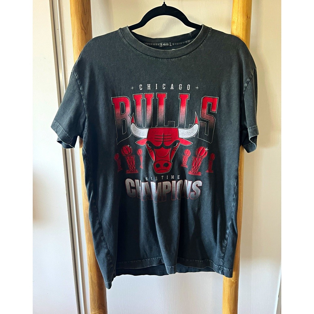 Abercrombie & Fitch NBA Chicago Bulls Black Graphic T-Shirt, Size M